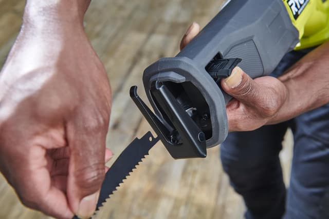 Detalle 1 de Ryobi RRS18BL-0 18V brushless reciprocating saw