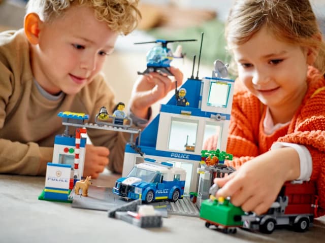 Thumbnail 9 de Lego Polizeistation 60316 mit 668 Teilen