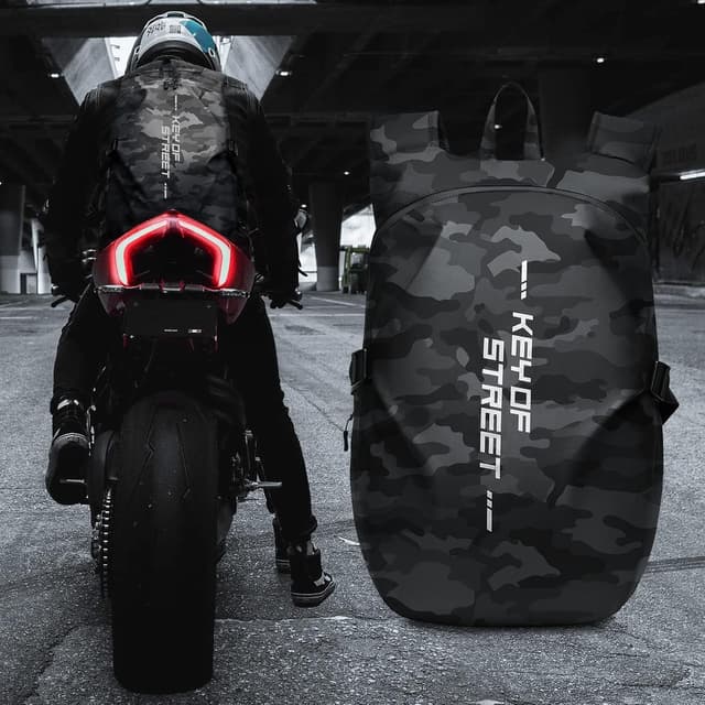 Detalle 2 de HYC00 motorcycle backpack with helmet storage, waterproof fabric and reflective strips