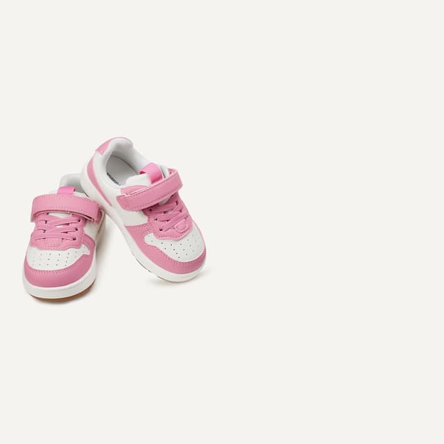 Detalle de Amazon Essentials Unisex Kids’ Low-Top Hook & Loop Court Trainers