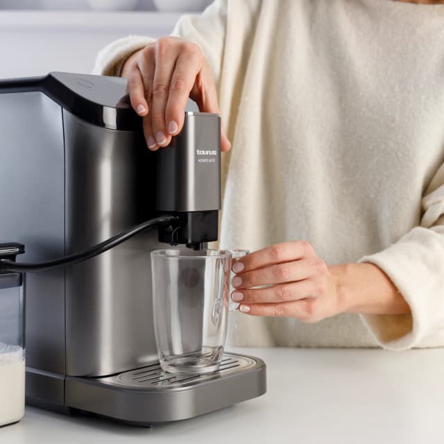 Detalle 2 de Taurus Accento Late ☕️ Cafetera Automática Gris