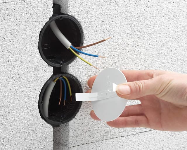 Detalle 2 de Meister coperchio a molla per scatole di derivazione diametro 70 mm, set da 25 pezzi (bianco)