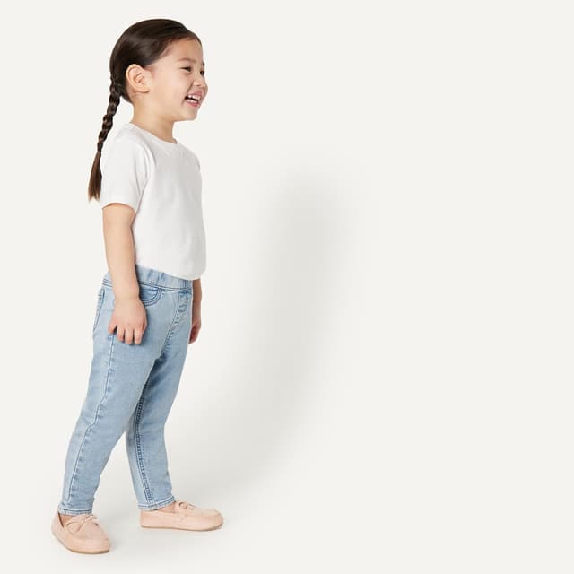 Detalle 2 de Amazon Essentials Mädchen Jegging aus Soft Stretch Denim – mittelhoher Bund