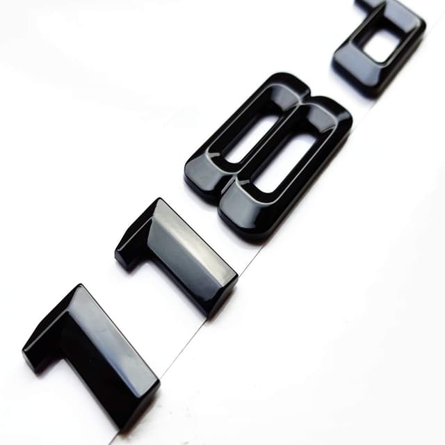 Detalle 2 de MCK Auto 118d Black Glossy Boot Logo