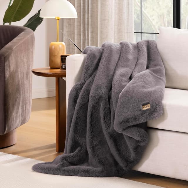 Thumbnail 6 de UGG Euphoria Faux Fur Throw Blanket (50 x 70-inch) in Charcoal Grey