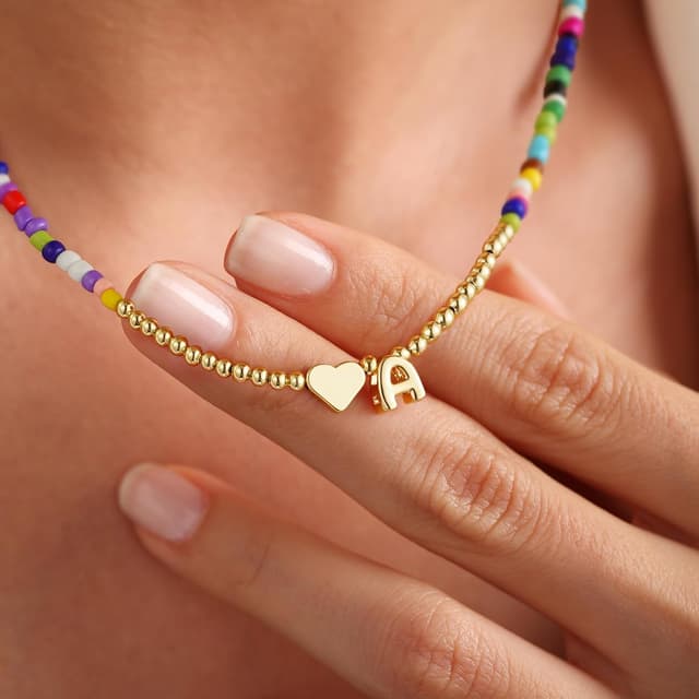 Detalle de TINGN Collier de perles colorées fait main pour femme et fille, cœur en pendentif