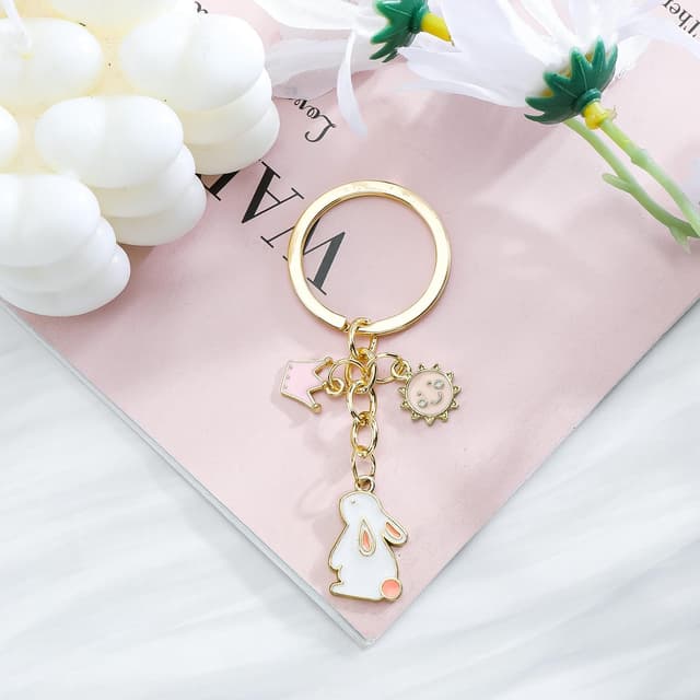 Detalle de Gallkeat Sakura Rabbit Keychain – cute metal bunny charm for bags, keys and car accessories