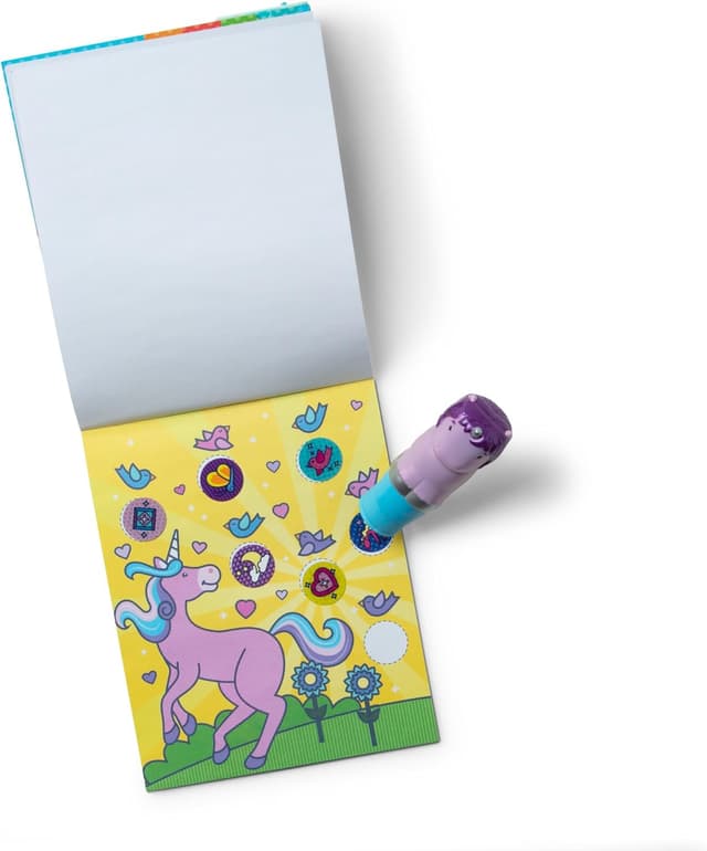 Detalle 2 de Melissa & Doug Sticker Wow 24-seitiger Aktivitätenblock mit Aufkleberstempeln (Glitzer-Einhorn) – 300 Sticker