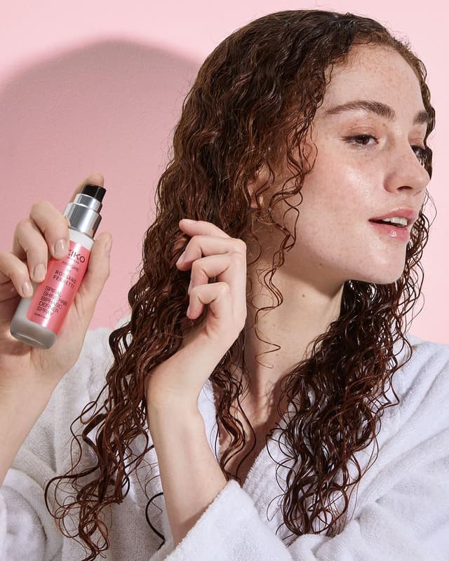 Thumbnail 3 de KIKO Milano Spiral Shine Biphasic Definer Spray