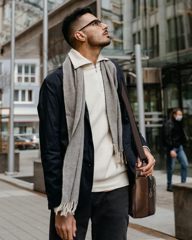 Detalle 2 de Realmark men’s genuine leather cross body shoulder bag (small messenger satchel)