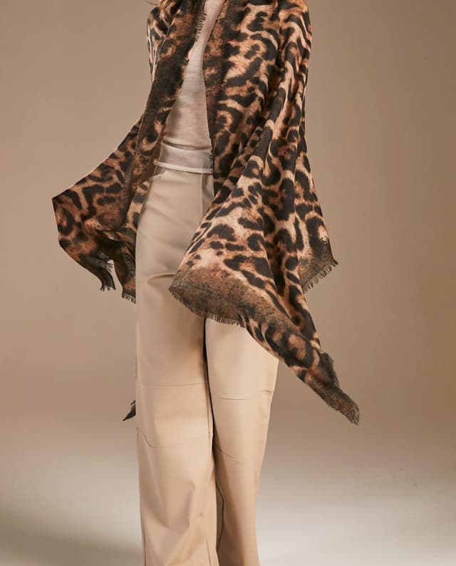 Thumbnail 4 de Ama Pure Pañuelo Maculato 🎀