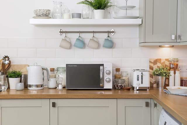 Detalle 2 de Russell Hobbs RHM1731 INSPIRE White 17 Litre Manual Microwave