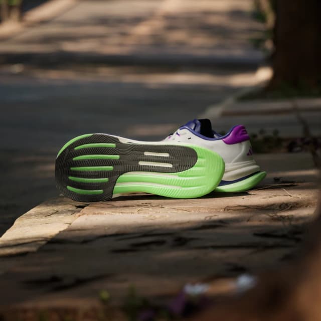 Detalle de adidas Supernova Prima 2: zapatilla blanca para entrenar con comodidad diaria