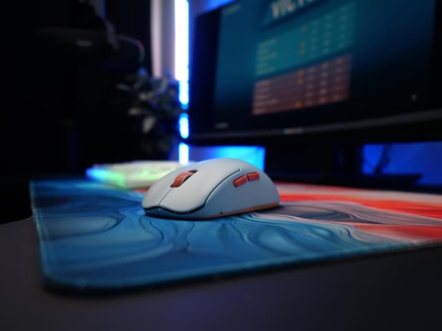 Detalle 2 de CHERRY XTRFY M68 Wireless souris gaming 2,4 GHz