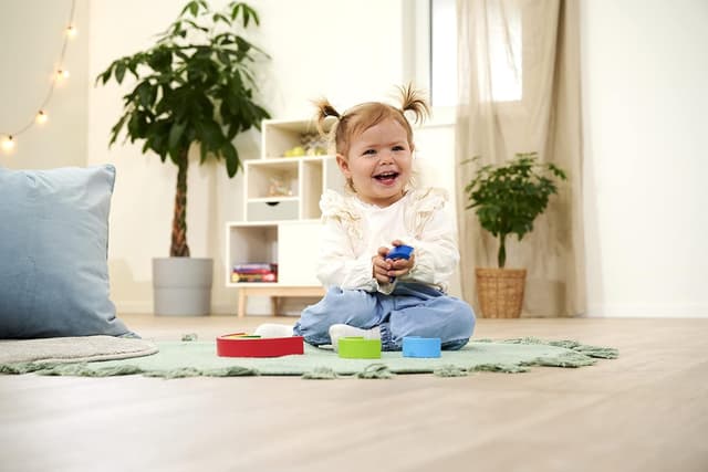 Detalle 2 de Eichhorn Regenbogen Sortier- und Stapelspielzeug 8-teilig