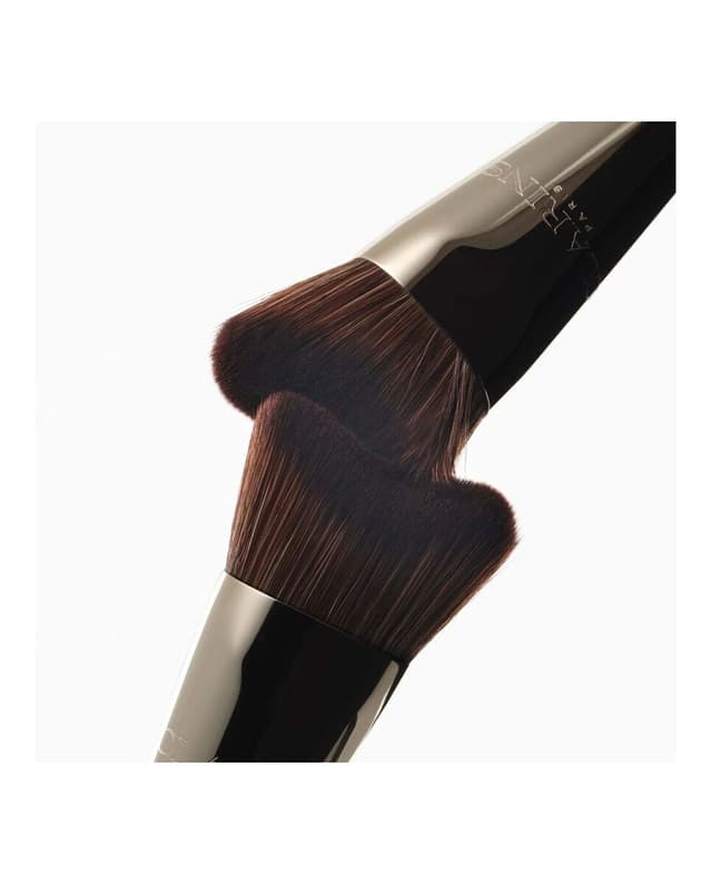 Thumbnail 4 de Clarins Brocha Base Double Sérum 🎨