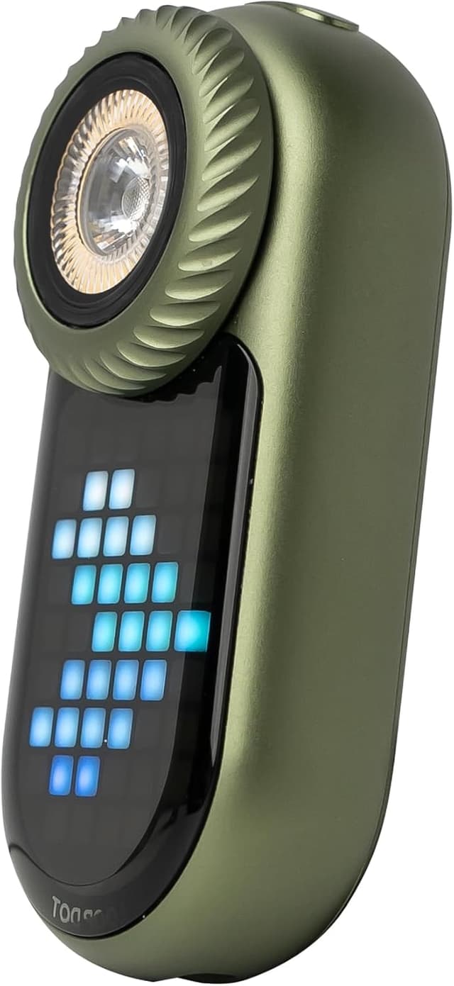 Detalle de LOOP GEAR LOOPDOT Rechargeable EDC Torch (Green) — 400-lumen mini flashlight with RGB pixel display