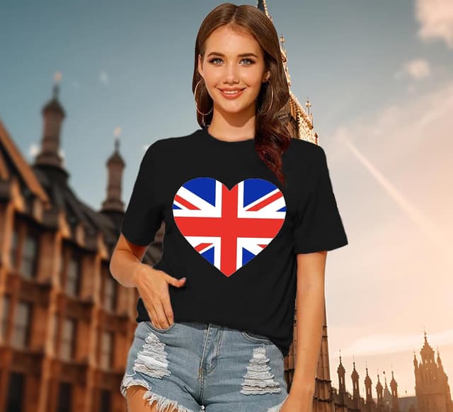 Detalle 2 de Qskall women’s Union Jack T-shirt with heart print – British flag themed tee top