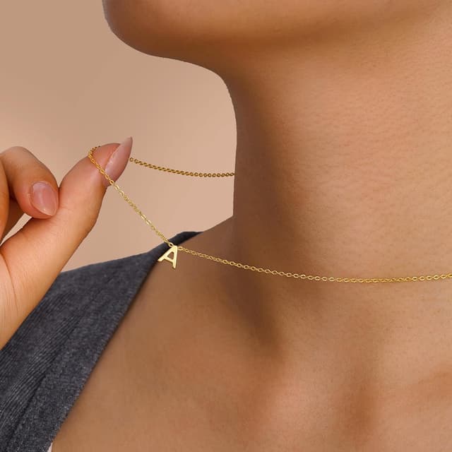 Detalle de Turandos Buchstaben-Kette personalisiert mit Namen/Initialen, 14K vergoldet (Gold) – Geschenk für Mädchen & Frauen