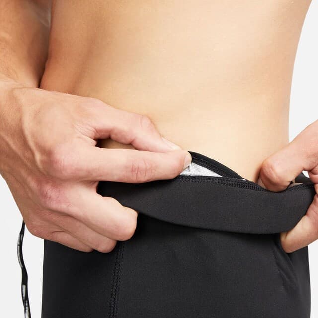 Detalle de Nike Repel Challenger: mallas de hombre repelentes al agua para correr