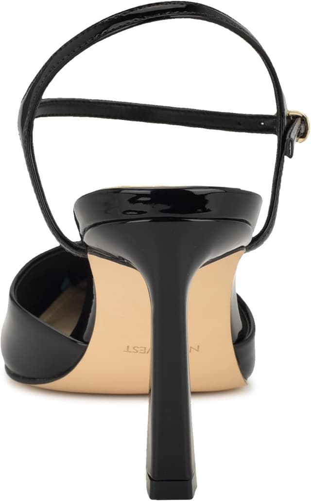 Detalle de Nine West women’s Dres dress pumps with pointy toe and buckle closure