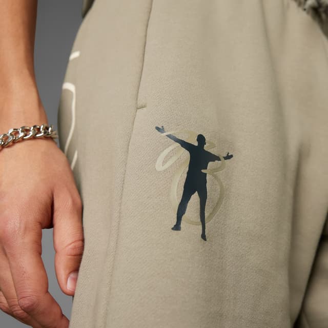 Detalle de Pantalón corto Jude Bellingham Culturewear adidas en color marrón