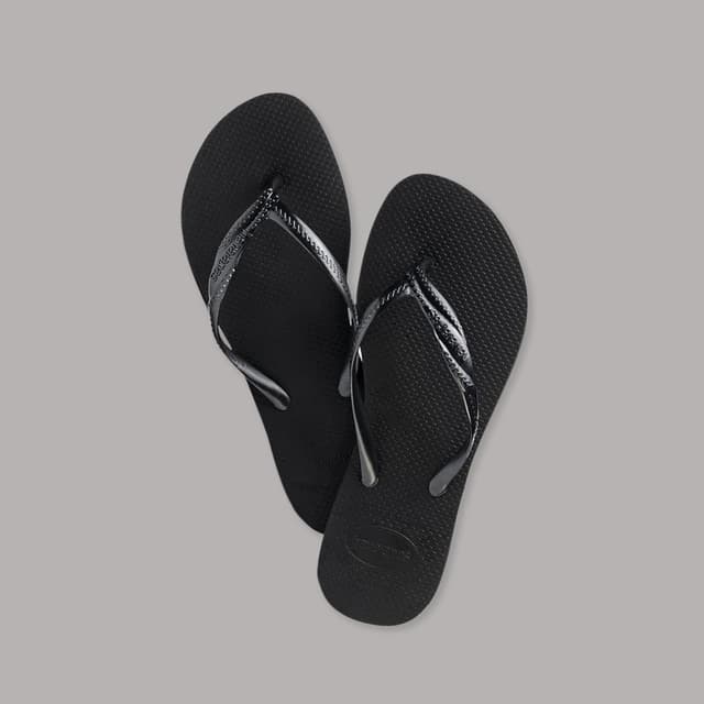 Detalle de Havaianas Fantasia women’s flip-flops with metallic cross-strap detail