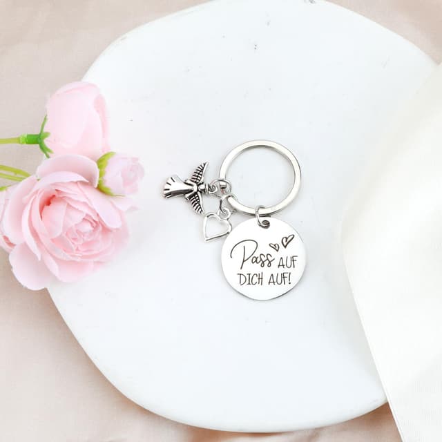 Detalle 2 de Schlüsselanhänger mit Schutzengel und Herzanhänger aus Edelstahl – personalisiertes Geschenk für Freundin, Mama oder Schwester