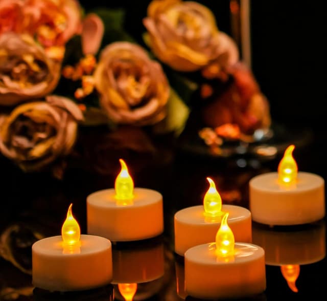 Detalle de Led Tea Lights 50-Pack flameless LED tealight candles with CR2032 batteries