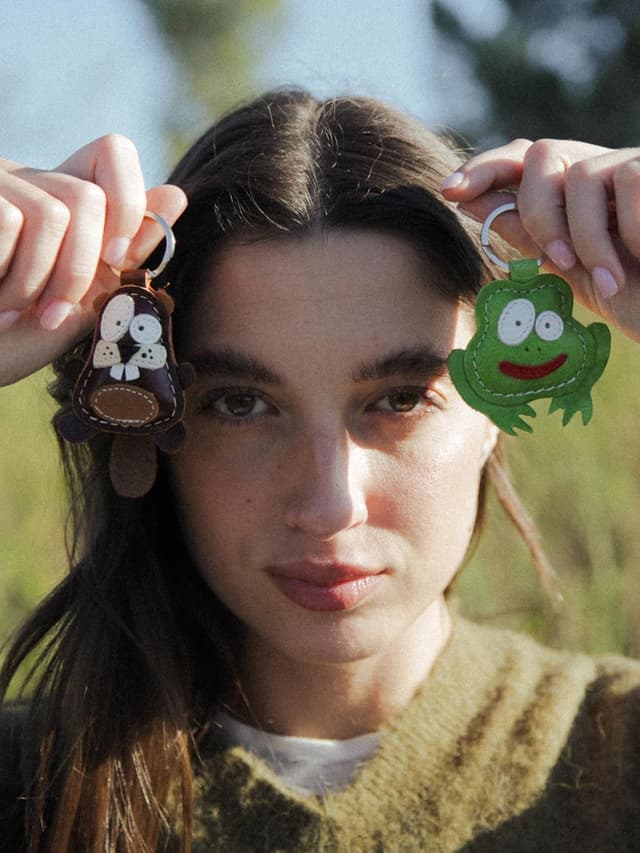 Thumbnail 1 de Simaru Llavero piel auténtica para mochila 1 unidad