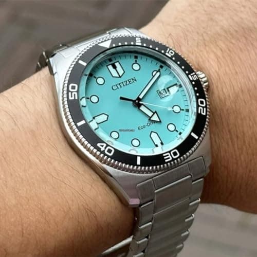 Detalle de Citizen AW1760-81W reloj analógico de cuarzo con energía solar y acero inoxidable