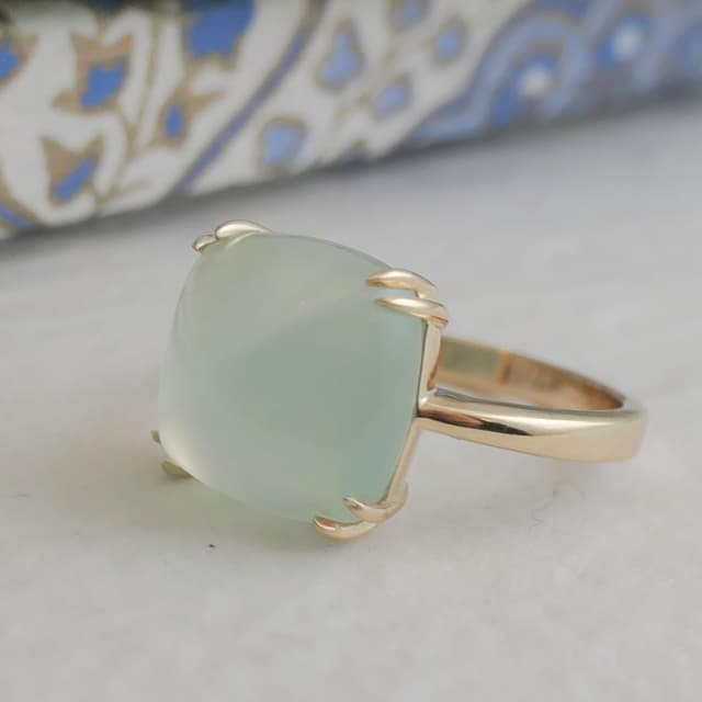 Detalle 2 de Bague Sophia Rose Jewellery en argent sterling plaqué or avec calcédoine aqua (cabochon 12 mm) – monture à griffes