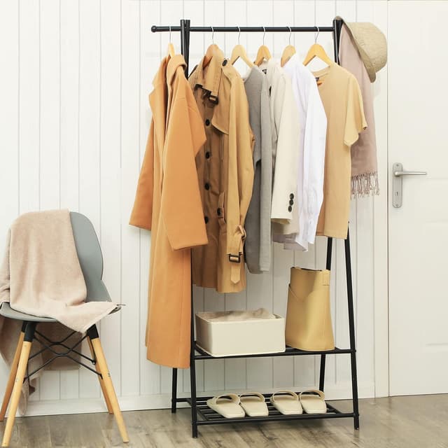 Detalle de SONGMICS HSR05B appendiabiti con 2 ripiani portaoggetti e portascarpe, struttura in metallo nero