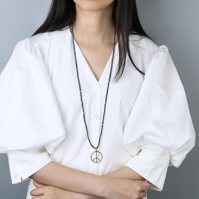 Detalle 2 de KELITCH Classic Peace Anhänger Halskette mit Hämatit-Perlen und Peace-Symbol