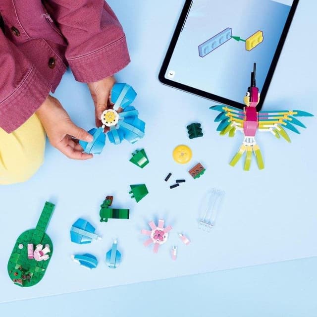 Detalle de LEGO Creator Colibrí 3 en 1 312 piezas