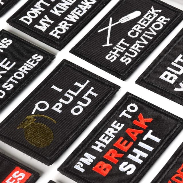 Detalle de AXEN 20-Piece Tactical Morale Embroidery Patch set with hook & loop backing