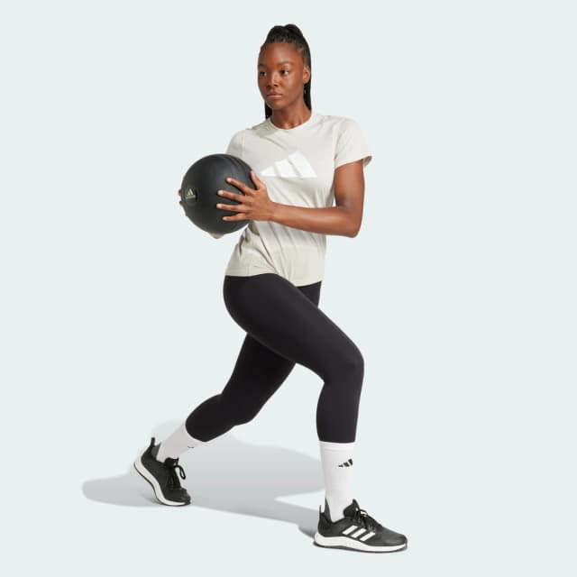 Detalle 1 de Adidas Camiseta Train Essentials Big Performance