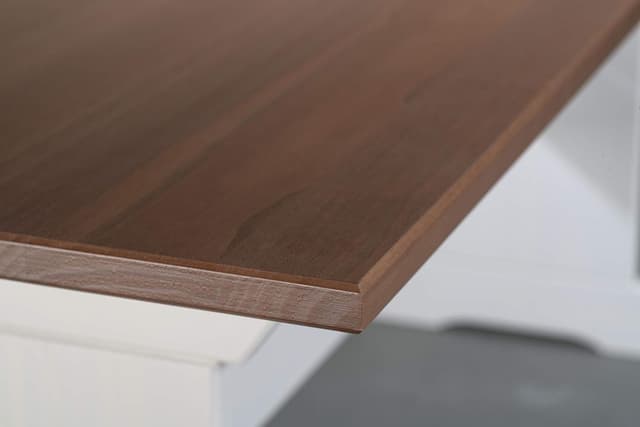 Detalle de Inter Link panca in legno massiccio di pino Westerland 32.2, laccato bianco e marrone seppia