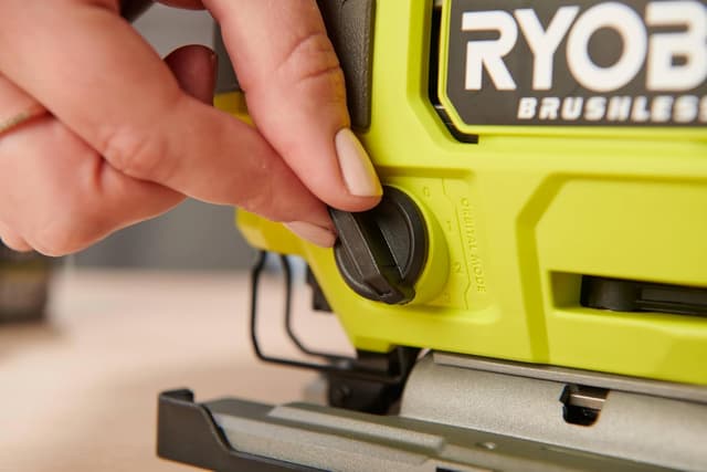 Detalle de Ryobi RJS18BL-0 18V ONE+ Brushless Cordless Jigsaw (Bare Tool) – for precise, tool-free bevel changes