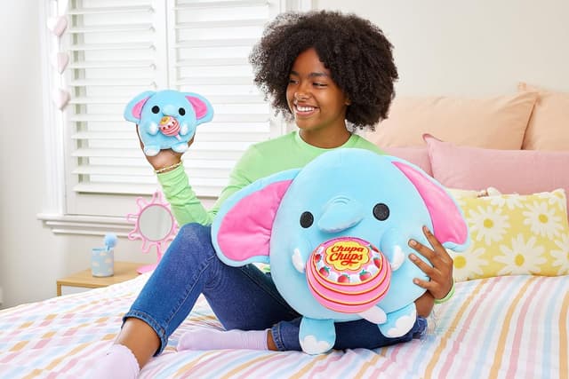Detalle 2 de Snackles Series 1 Hippo Surprise Medium Plush (35 cm) – ultra soft cuddly toy for ages 3+