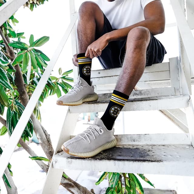 Detalle de For Bare Feet Women’s NFL Four Stripe Socks (Officially Licensed)