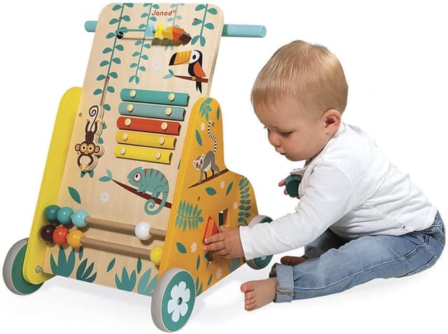 Detalle de Janod Carrello Multiattività Tropik J8269 in legno FSC con 6 attività per primi passi