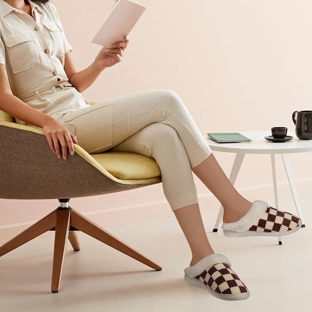 Detalle de Waysoland chaussons à carreaux en mousse floue, antidérapants, pour femmes et hommes
