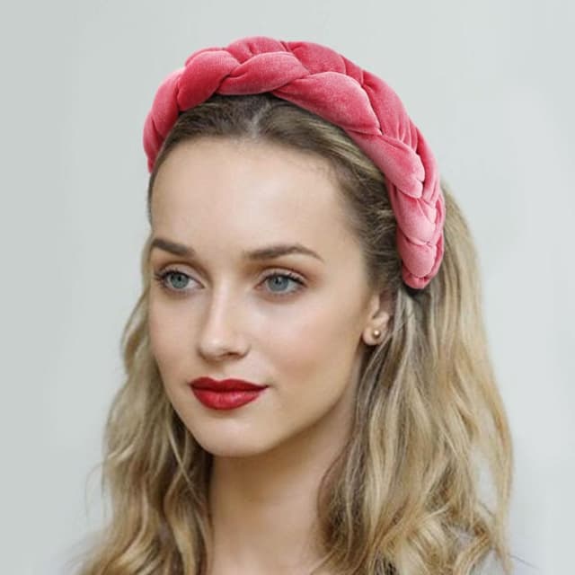 Detalle de DRESHOW braided headband with velvet hoop