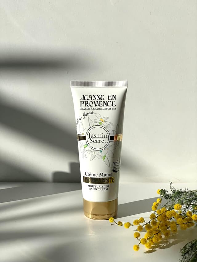 Detalle de Jeanne en Provence Handcreme-Set (3×75 ml) – Eisenkraut Zitrusfrüchte, Jasmin Secret & Divine Olive