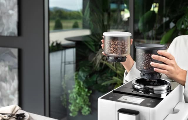 Thumbnail 13 de Delonghi Rivelia EXAM440.55.W Kaffeesystem