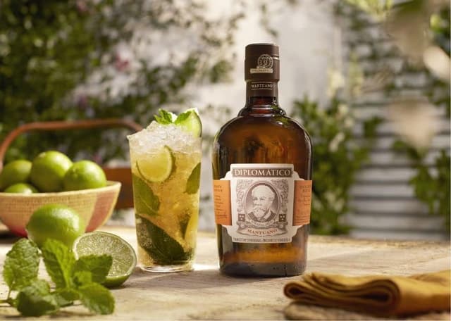 Thumbnail 6 de Diplomático Mantuano Ron Añejo Premium 70cl 🥃