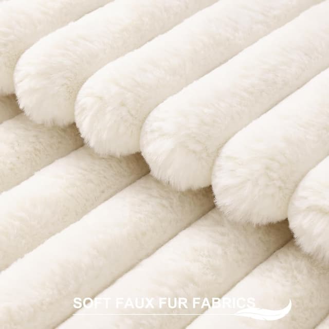 Detalle 2 de Pallene Faux Fur Plush Throw Pillow Covers (Set of 2) 18x18 in Cream White