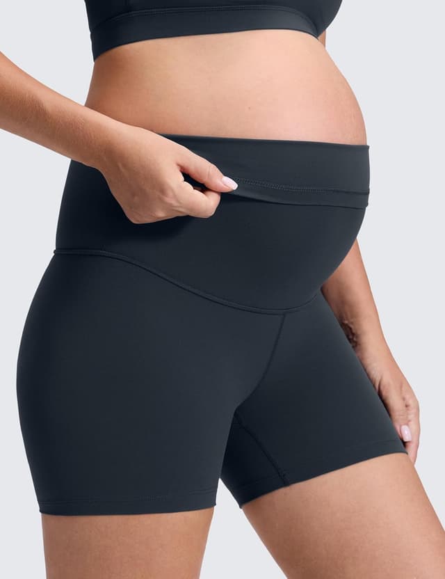 Detalle 2 de CRZ YOGA Butterluxe — short de maternité pour yoga et post-partum (taille très haute, coupe ventre)