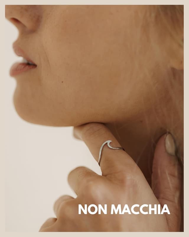 Detalle de GD GOOD.designs Anello ondulato da donna impermeabile regolabile in acciaio inox (oro 18 carati, argento o oro rosa) con confezione regalo